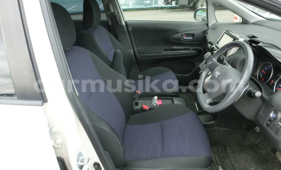 Nunua Ilio tumika Toyota Wish Nyeupe Gari ndani ya Beitbridge nchini Matabeleland Kusini Nunua Ilio tumika Toyota Wish Nyeupe Gari ndani ya Beitbridge nchini Matabeleland Kusini