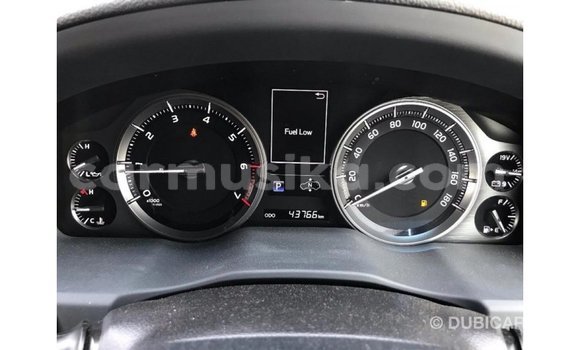 Acheter Import Voiture Toyota Land Cruiser Blanc à Import - Dubai, Harare Acheter Import Voiture Toyota Land Cruiser Blanc à Import - Dubai, Harare