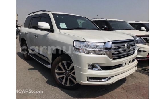 Acheter Import Voiture Toyota Land Cruiser Blanc à Import - Dubai, Harare Acheter Import Voiture Toyota Land Cruiser Blanc à Import - Dubai, Harare
