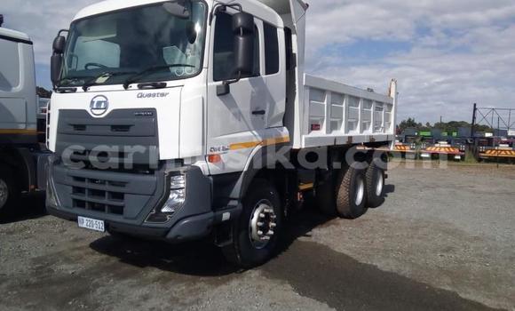 Buy Used Mercedes‒Benz Tipper White Truck in Beitbridge in Matabeleland South Buy Used Mercedes‒Benz Tipper White Truck in Beitbridge in Matabeleland South