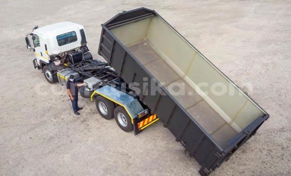 Nunua Ilio tumika Isuzu FTR 850 Nyeupe Lori ndani ya Beitbridge nchini Matabeleland Kusini Nunua Ilio tumika Isuzu FTR 850 Nyeupe Lori ndani ya Beitbridge nchini Matabeleland Kusini