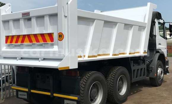 Buy Used Mercedes‒Benz Tipper White Truck in Beitbridge in Matabeleland South Buy Used Mercedes‒Benz Tipper White Truck in Beitbridge in Matabeleland South