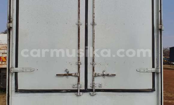 Acheter Occasion Utilitaire Isuzu Elf Blanc à Beitbridge, Matabeleland South Acheter Occasion Utilitaire Isuzu Elf Blanc à Beitbridge, Matabeleland South