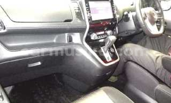 Tenga Tsaru Nissan Serena Tsvuku Mota in Beitbridge in Matabeleland South Tenga Tsaru Nissan Serena Tsvuku Mota in Beitbridge in Matabeleland South