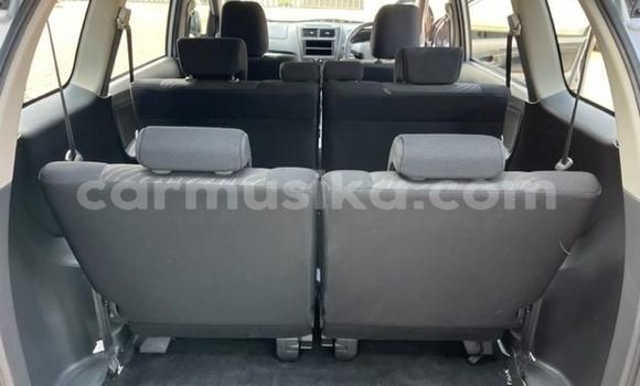 Buy Used Toyota Avanza Silver Car in Beitbridge in Matabeleland South Buy Used Toyota Avanza Silver Car in Beitbridge in Matabeleland South