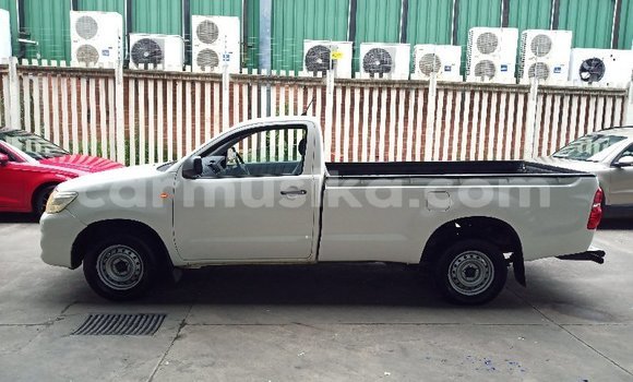 Buy Used Toyota Hilux White Car in Beitbridge in Matabeleland South Buy Used Toyota Hilux White Car in Beitbridge in Matabeleland South