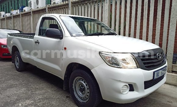 Acheter Occasion Voiture Toyota Hilux Blanc à Beitbridge, Matabeleland South Acheter Occasion Voiture Toyota Hilux Blanc à Beitbridge, Matabeleland South