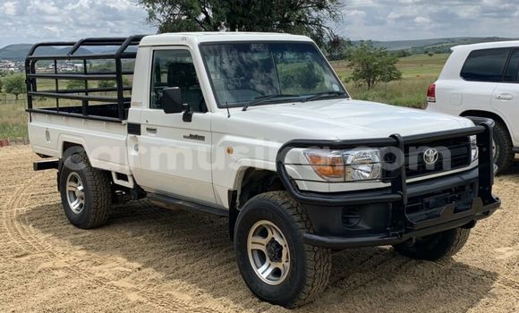 Acheter Occasion Voiture Toyota Land Cruiser Blanc à Beitbridge, Matabeleland South Acheter Occasion Voiture Toyota Land Cruiser Blanc à Beitbridge, Matabeleland South