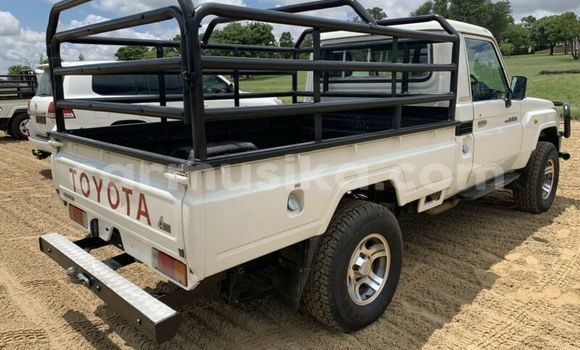 Acheter Occasion Voiture Toyota Land Cruiser Blanc à Beitbridge, Matabeleland South Acheter Occasion Voiture Toyota Land Cruiser Blanc à Beitbridge, Matabeleland South