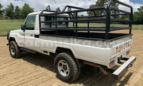 Acheter Occasion Voiture Toyota Land Cruiser Blanc à Beitbridge, Matabeleland South Acheter Occasion Voiture Toyota Land Cruiser Blanc à Beitbridge, Matabeleland South
