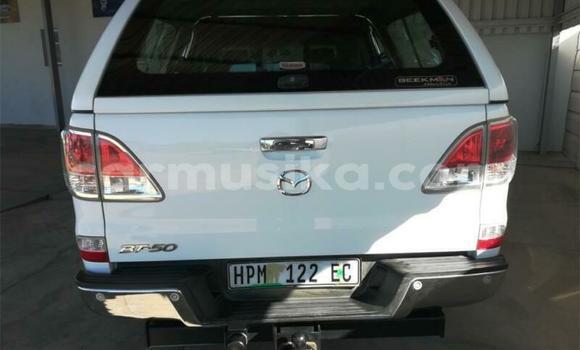 Acheter Occasion Voiture Mazda BT-50 Blanc à Beitbridge, Matabeleland South Acheter Occasion Voiture Mazda BT-50 Blanc à Beitbridge, Matabeleland South