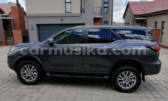 Acheter Occasion Voiture Toyota Hilux Gris à Beitbridge, Matabeleland South Acheter Occasion Voiture Toyota Hilux Gris à Beitbridge, Matabeleland South