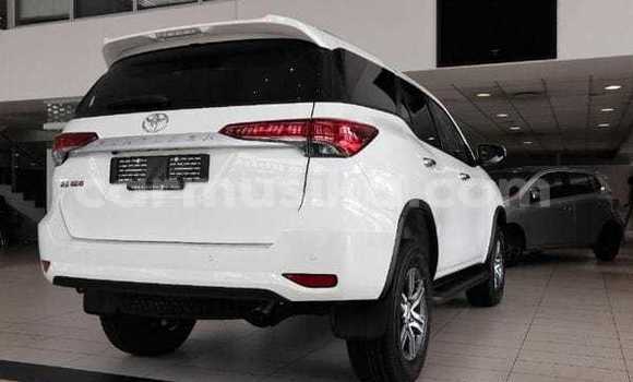 Acheter Occasion Voiture Toyota Hilux Blanc à Beitbridge, Matabeleland South Acheter Occasion Voiture Toyota Hilux Blanc à Beitbridge, Matabeleland South