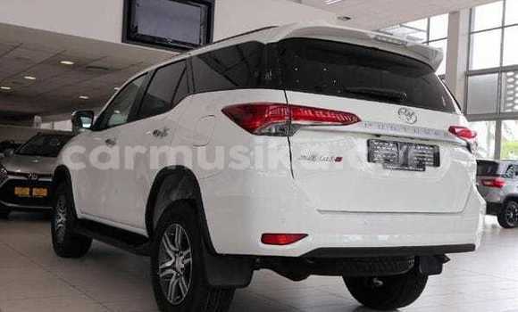 Acheter Occasion Voiture Toyota Hilux Blanc à Beitbridge, Matabeleland South Acheter Occasion Voiture Toyota Hilux Blanc à Beitbridge, Matabeleland South