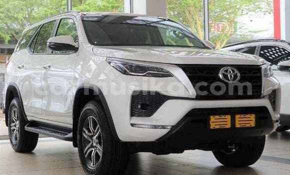 Acheter Occasion Voiture Toyota Hilux Blanc à Beitbridge, Matabeleland South Acheter Occasion Voiture Toyota Hilux Blanc à Beitbridge, Matabeleland South