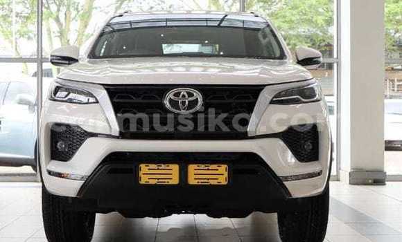 Acheter Occasion Voiture Toyota Hilux Blanc à Beitbridge, Matabeleland South Acheter Occasion Voiture Toyota Hilux Blanc à Beitbridge, Matabeleland South