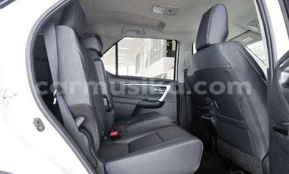 Acheter Occasion Voiture Toyota Hilux Blanc à Beitbridge, Matabeleland South Acheter Occasion Voiture Toyota Hilux Blanc à Beitbridge, Matabeleland South