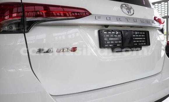 Acheter Occasion Voiture Toyota Hilux Blanc à Beitbridge, Matabeleland South Acheter Occasion Voiture Toyota Hilux Blanc à Beitbridge, Matabeleland South