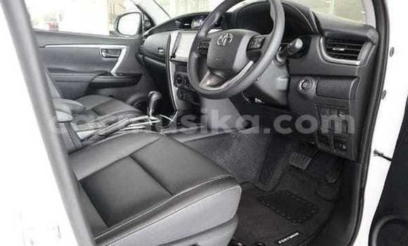 Acheter Occasion Voiture Toyota Hilux Blanc à Beitbridge, Matabeleland South Acheter Occasion Voiture Toyota Hilux Blanc à Beitbridge, Matabeleland South