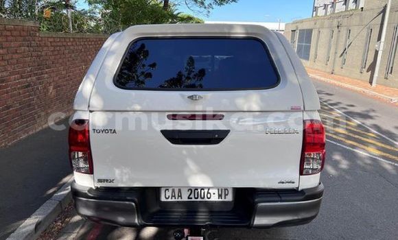 Acheter Occasion Voiture Toyota Hilux Blanc à Beitbridge, Matabeleland South Acheter Occasion Voiture Toyota Hilux Blanc à Beitbridge, Matabeleland South