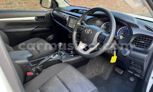 Acheter Occasion Voiture Toyota Hilux Blanc à Beitbridge, Matabeleland South Acheter Occasion Voiture Toyota Hilux Blanc à Beitbridge, Matabeleland South