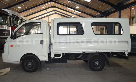 Nunua Ilio tumika Hyundai H1 Nyeupe Gari ndani ya Beitbridge nchini Matabeleland Kusini Nunua Ilio tumika Hyundai H1 Nyeupe Gari ndani ya Beitbridge nchini Matabeleland Kusini