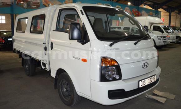 Nunua Ilio tumika Hyundai H1 Nyeupe Gari ndani ya Beitbridge nchini Matabeleland Kusini Nunua Ilio tumika Hyundai H1 Nyeupe Gari ndani ya Beitbridge nchini Matabeleland Kusini