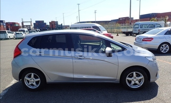 Buy Used Honda Fit Silver Car in Beitbridge in Matabeleland South Buy Used Honda Fit Silver Car in Beitbridge in Matabeleland South