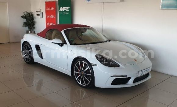 Tenga Tsaru Porsche Cayenne Chena Mota in Harare in Harare