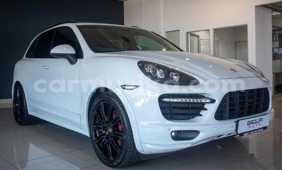 Tenga Tsaru Porsche Cayenne Chena Mota in Bulawayo in Bulawayo