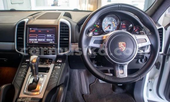 Buy Used Porsche Cayenne White Car in Bulawayo in Bulawayo Buy Used Porsche Cayenne White Car in Bulawayo in Bulawayo