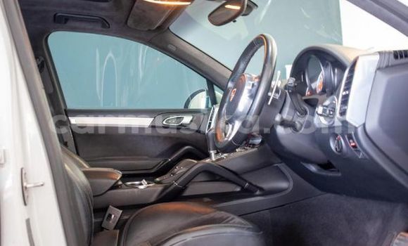 Buy Used Porsche Cayenne White Car in Bulawayo in Bulawayo Buy Used Porsche Cayenne White Car in Bulawayo in Bulawayo