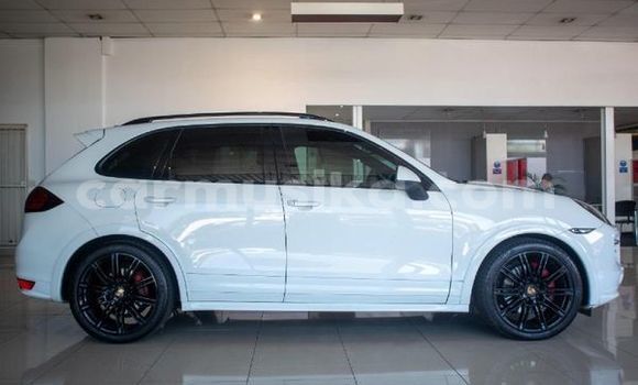 Buy Used Porsche Cayenne White Car in Bulawayo in Bulawayo Buy Used Porsche Cayenne White Car in Bulawayo in Bulawayo