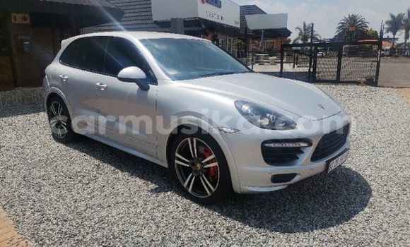 Tenga Tsaru Porsche Cayenne Sirivha Mota in Borrowdale in Harare Tenga Tsaru Porsche Cayenne Sirivha Mota in Borrowdale in Harare