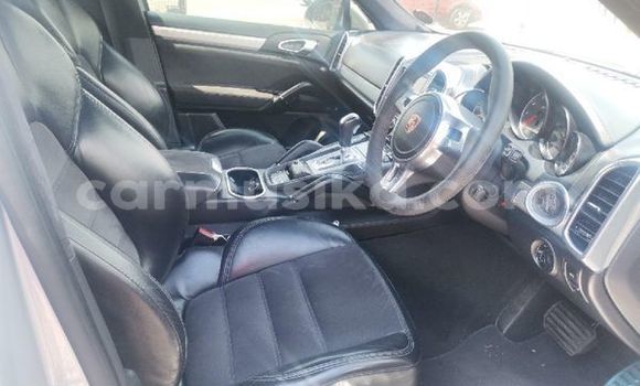 Tenga Tsaru Porsche Cayenne Sirivha Mota in Borrowdale in Harare Tenga Tsaru Porsche Cayenne Sirivha Mota in Borrowdale in Harare