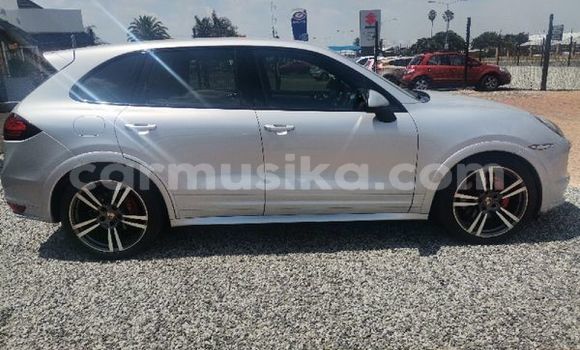 Tenga Tsaru Porsche Cayenne Sirivha Mota in Borrowdale in Harare Tenga Tsaru Porsche Cayenne Sirivha Mota in Borrowdale in Harare