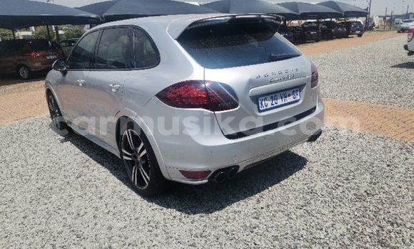 Tenga Tsaru Porsche Cayenne Sirivha Mota in Borrowdale in Harare Tenga Tsaru Porsche Cayenne Sirivha Mota in Borrowdale in Harare