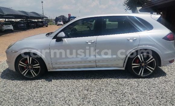 Tenga Tsaru Porsche Cayenne Sirivha Mota in Borrowdale in Harare Tenga Tsaru Porsche Cayenne Sirivha Mota in Borrowdale in Harare