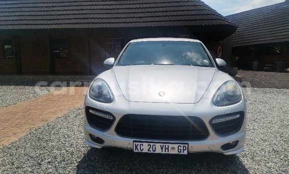Tenga Tsaru Porsche Cayenne Sirivha Mota in Borrowdale in Harare Tenga Tsaru Porsche Cayenne Sirivha Mota in Borrowdale in Harare