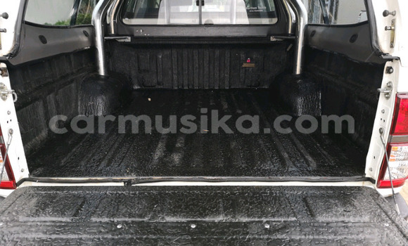 Acheter Occasion Voiture Toyota Hilux Blanc à Beitbridge, Matabeleland South Acheter Occasion Voiture Toyota Hilux Blanc à Beitbridge, Matabeleland South