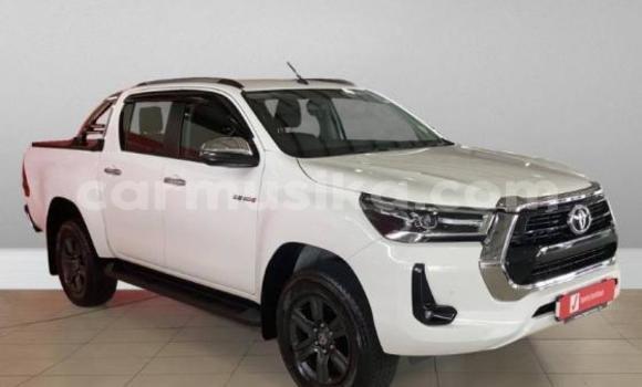 Tenga Tsaru Toyota Hilux Chena Mota in Harare in Harare