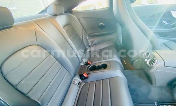 Nunua Ilio tumika Mercedes‒Benz 300–Series Fedha Gari ndani ya Belvedere nchini Harare Nunua Ilio tumika Mercedes‒Benz 300–Series Fedha Gari ndani ya Belvedere nchini Harare