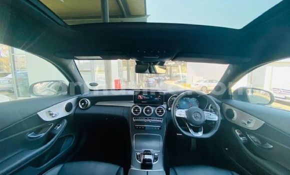 Nunua Ilio tumika Mercedes‒Benz 300–Series Fedha Gari ndani ya Belvedere nchini Harare Nunua Ilio tumika Mercedes‒Benz 300–Series Fedha Gari ndani ya Belvedere nchini Harare