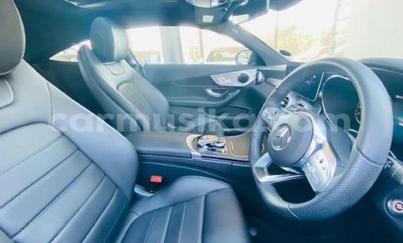 Nunua Ilio tumika Mercedes‒Benz 300–Series Fedha Gari ndani ya Belvedere nchini Harare Nunua Ilio tumika Mercedes‒Benz 300–Series Fedha Gari ndani ya Belvedere nchini Harare