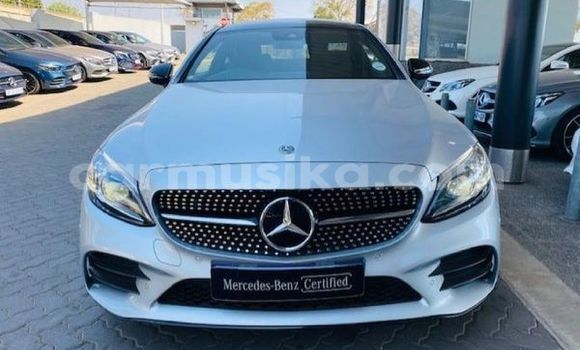 Nunua Ilio tumika Mercedes‒Benz 300–Series Fedha Gari ndani ya Belvedere nchini Harare Nunua Ilio tumika Mercedes‒Benz 300–Series Fedha Gari ndani ya Belvedere nchini Harare