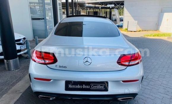 Nunua Ilio tumika Mercedes‒Benz 300–Series Fedha Gari ndani ya Belvedere nchini Harare Nunua Ilio tumika Mercedes‒Benz 300–Series Fedha Gari ndani ya Belvedere nchini Harare