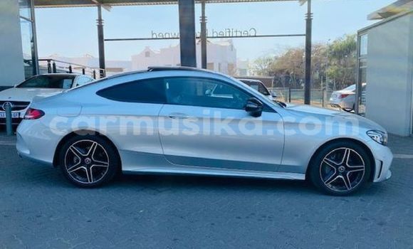 Nunua Ilio tumika Mercedes‒Benz 300–Series Fedha Gari ndani ya Belvedere nchini Harare Nunua Ilio tumika Mercedes‒Benz 300–Series Fedha Gari ndani ya Belvedere nchini Harare