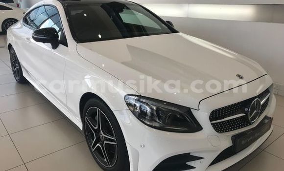 Nunua Ilio tumika Mercedes‒Benz 300–Series Nyeupe Gari ndani ya Borrowdale nchini Harare