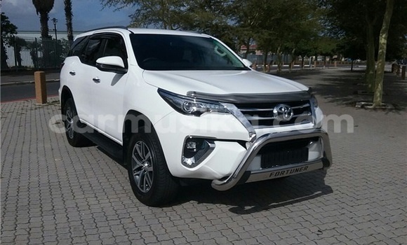 Acheter Occasion Voiture Toyota Fortuner Blanc à Beitbridge, Matabeleland South Acheter Occasion Voiture Toyota Fortuner Blanc à Beitbridge, Matabeleland South