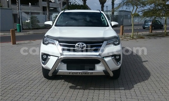 Acheter Occasion Voiture Toyota Fortuner Blanc à Beitbridge, Matabeleland South Acheter Occasion Voiture Toyota Fortuner Blanc à Beitbridge, Matabeleland South